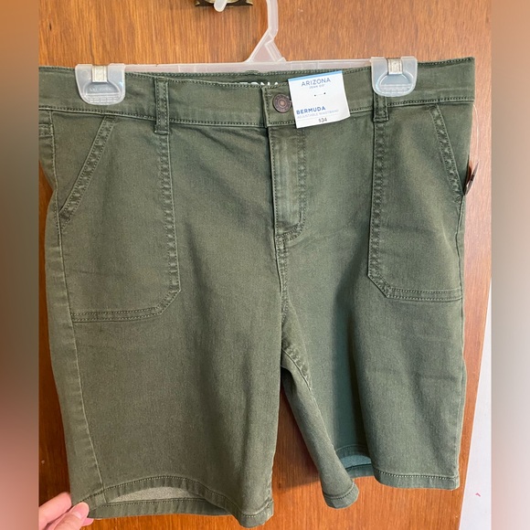 NWT Arizona Jean Co women’s Bermuda shorts size 16 1/2 plus, color Colorado Sage - Picture 1 of 13